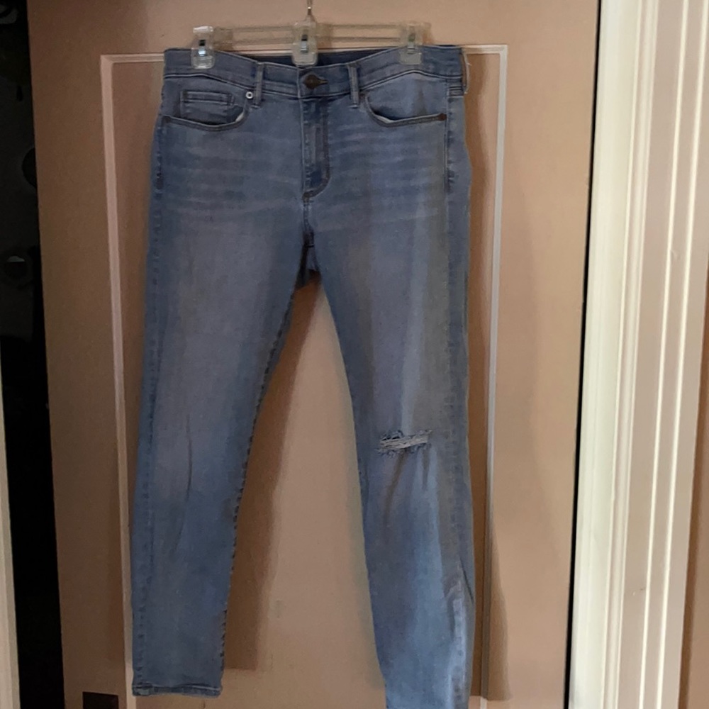 Banana Republic Skinny’s with knee open